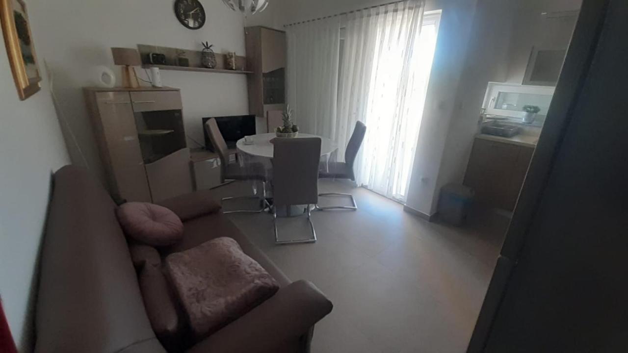 Apartmani Lucija Povljana Exterior foto